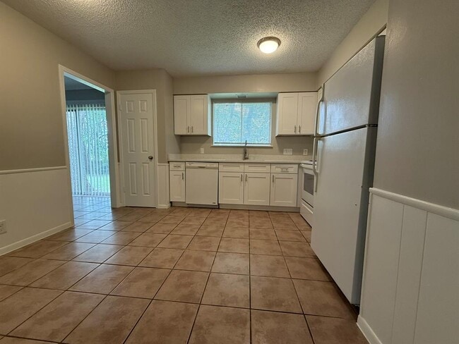 Building Photo - 12310 Willow Wild Dr