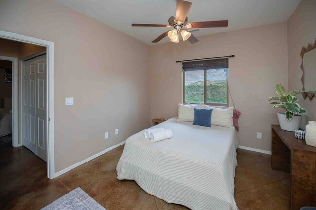 Building Photo - Adorable Two Bedroom House in Diamond Valley