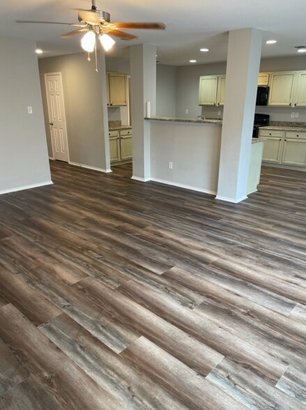 Building Photo - 9020 Garden Springs Dr