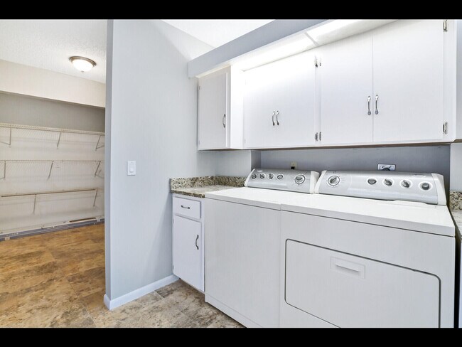 Building Photo - 3636 Whitehall Dr