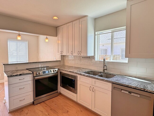 Building Photo - 4720 Elm Ct