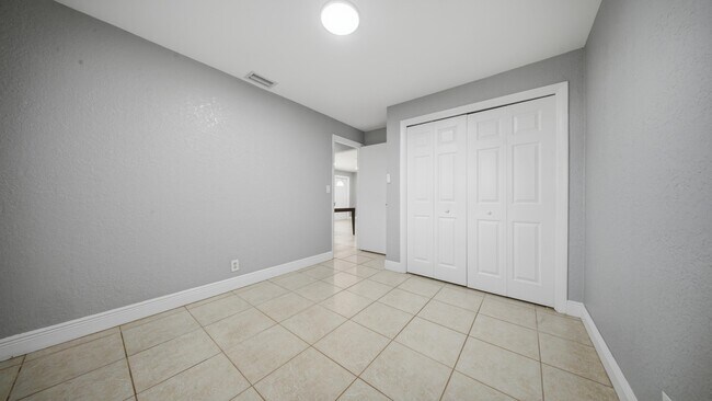 Building Photo - 4681 SW 43rd Terrace