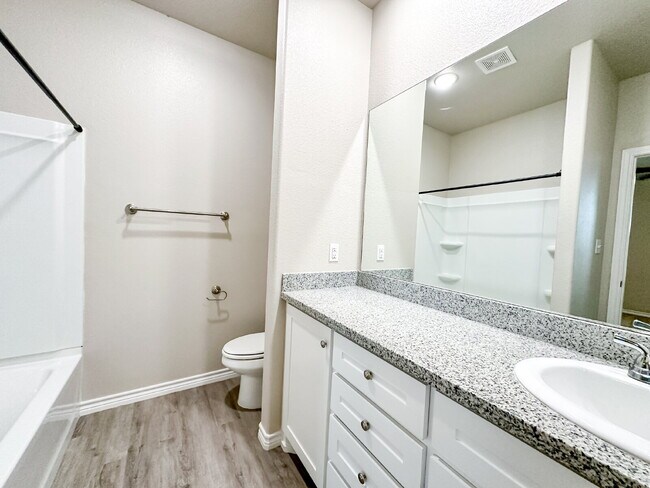 Building Photo - Newer Built 3/2/2 in Frenship ISD!