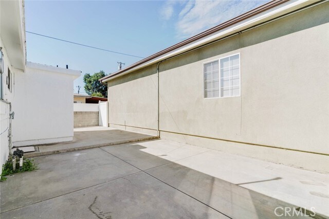 Building Photo - 7945 Woodman Ave