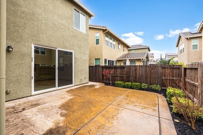 Building Photo - 4 Bedroom Upscale Rocklin Home Available NOW