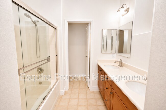 Building Photo - 2337 Chapel Dr