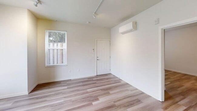 Building Photo - First Floor Front Facing Vibrant Stylish O...