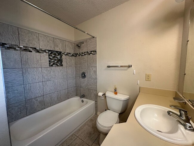 Building Photo - 204 Karem Cir