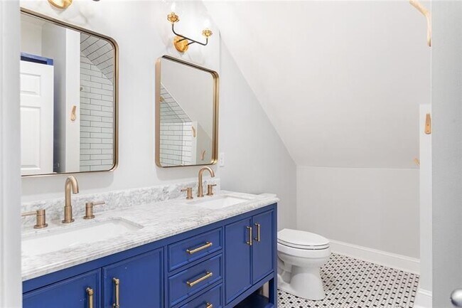 Building Photo - 428 S Howard St SE