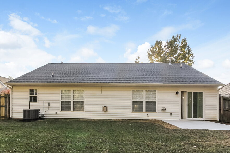 Building Photo - 460 Riverglen Dr NW