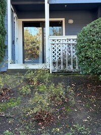 Building Photo - Gated Community with easy west bound 80 access