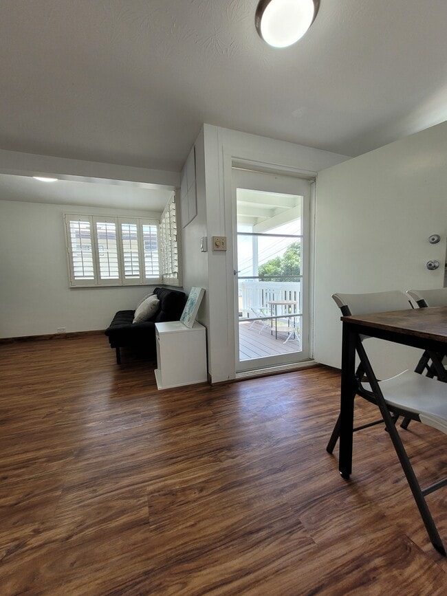 Building Photo - 1638 Alencastre St