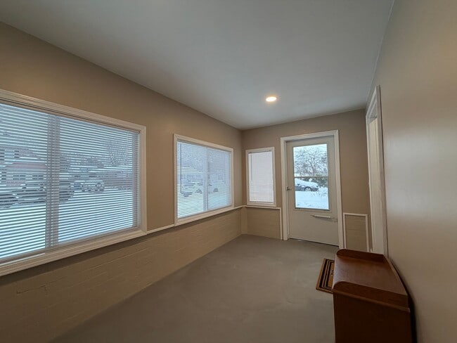 Building Photo - Completely remodeled ranch in Wyoming