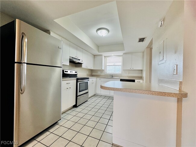 Building Photo - 706 SE 13th Ct