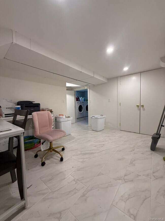 Building Photo - 23 Geoffrey Ln