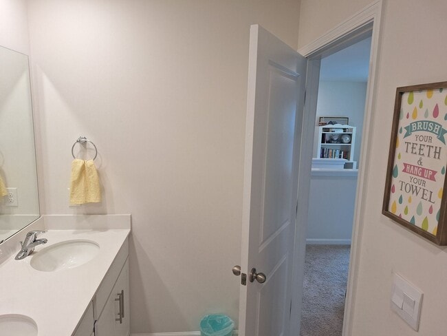 Building Photo - Lovely Four Bedroom Home  Appropriately 5 Minutes Away from Gate Ft Jackson and 30 Minutes from S...