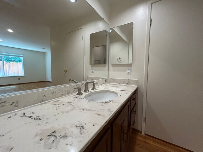 Building Photo - 3BR/2BA Single-Story Home in Walnut Creek’...