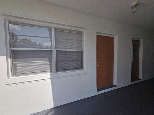 Building Photo - 1007 N 19th Ave