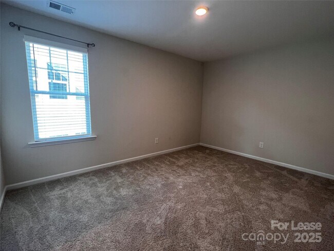 Building Photo - 108 Keats Aly