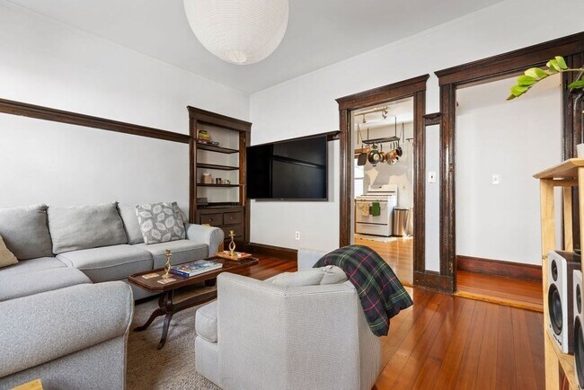 Building Photo - 17 Germania St