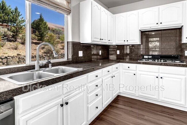 Building Photo - 7117 Heatherwood Dr