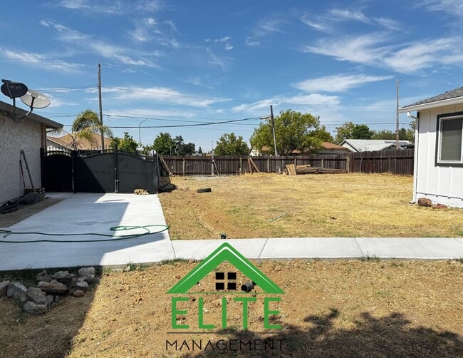 Building Photo - Spacious 2 Bedroom, 1 Bathroom ADU in Desi...