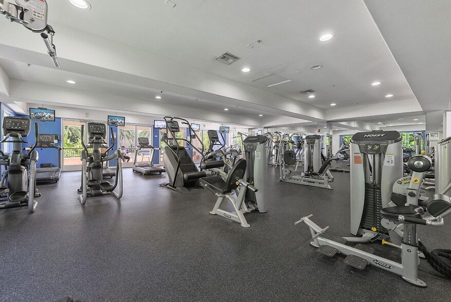 Building Photo - Alessio