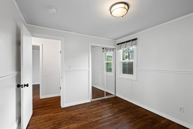 Building Photo - Spacious Five Bedroom Shadle Park Rancher
