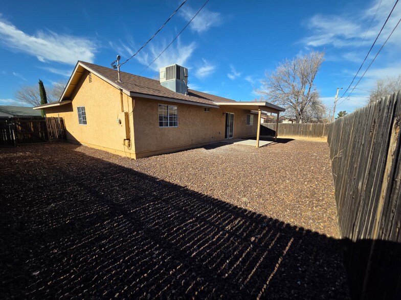 Building Photo - 4885 N Arnold Dr