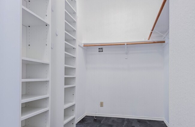 Building Photo - Stylish 4-Bed, 3.5-Bath Rental with Great ...