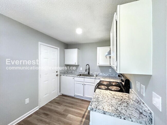 Building Photo - 3-Bedroom Home with Off-Street Parking and...