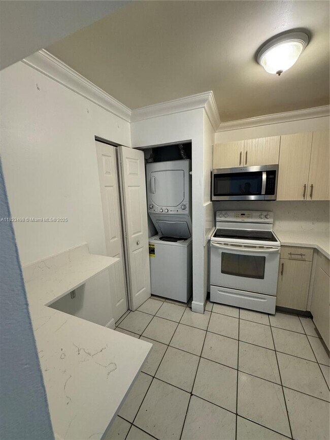 Building Photo - 6961 SW 129th Ave