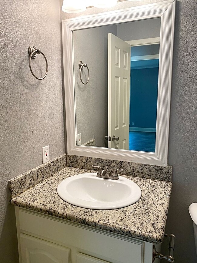 Building Photo - 3065 Willow Pl