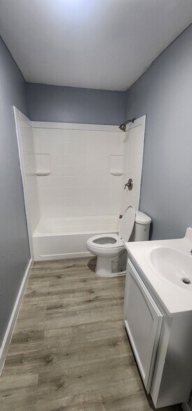 Building Photo - 1013 Reynosa St