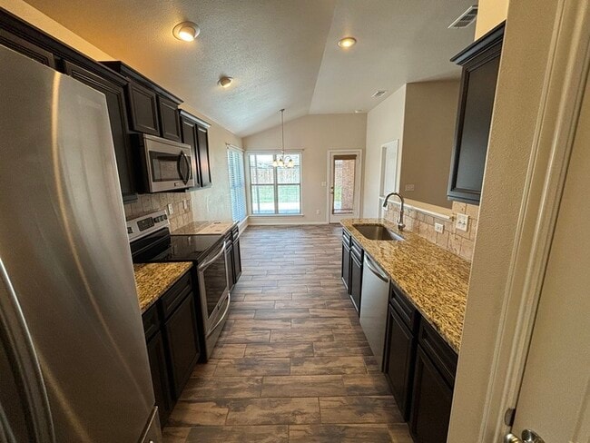Building Photo - 3 bed 2 bath 2 car garage in Lone Star Trails!