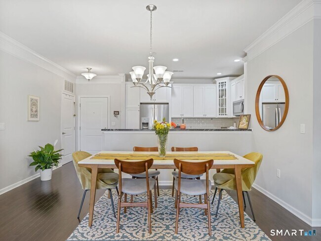 Building Photo - 302 Center Meadow Ln