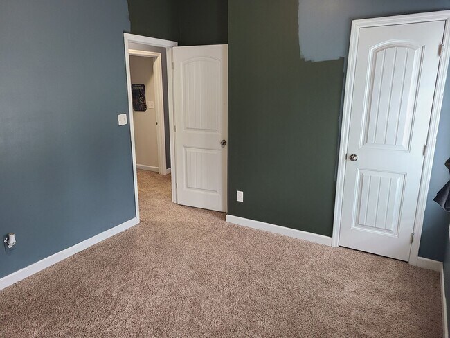 Building Photo - 4 Bed, 2.5 Bath located in The Village in Folkstone Community - Holly Ridge