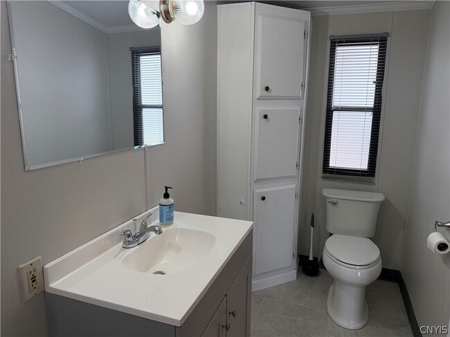 Building Photo - 15 Oswego St