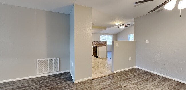 Building Photo - 7431 San Moritz Dr