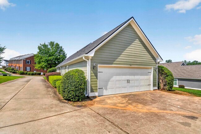 Building Photo - 1081 Carriage Ridge Dr