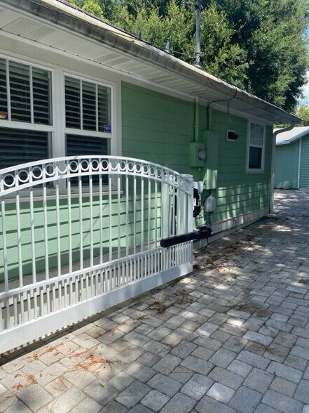 Building Photo - 431 E 9th Ave