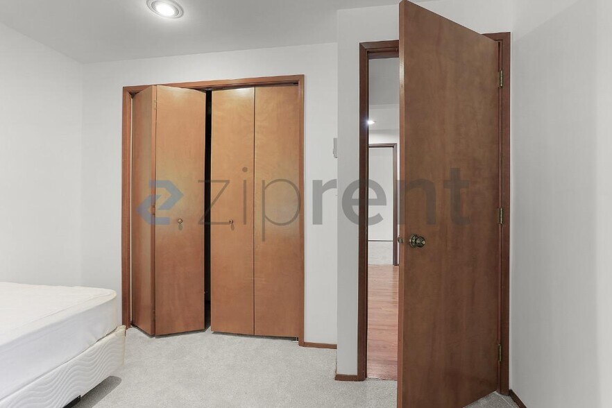 Building Photo - Unit