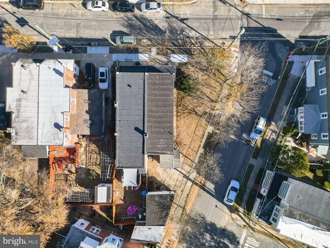 Building Photo - 738 Division St