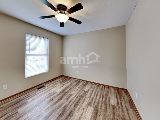 Building Photo - 1893 Sandy Lake Dr