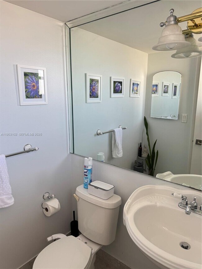 Building Photo - 505 E Dania Beach Blvd