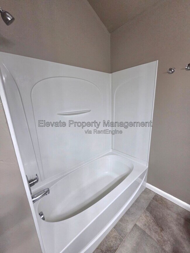 Building Photo - 2200 Starwood Wy