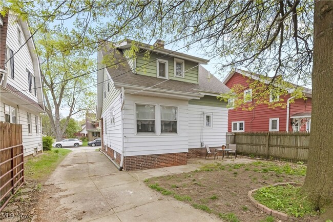 Building Photo - 2580 Whitelaw St