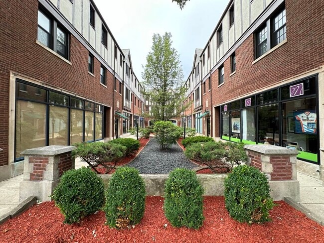 Building Photo - 946 Green Bay Rd