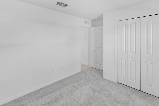 Building Photo - 4 Bedroom 2 Bath Home