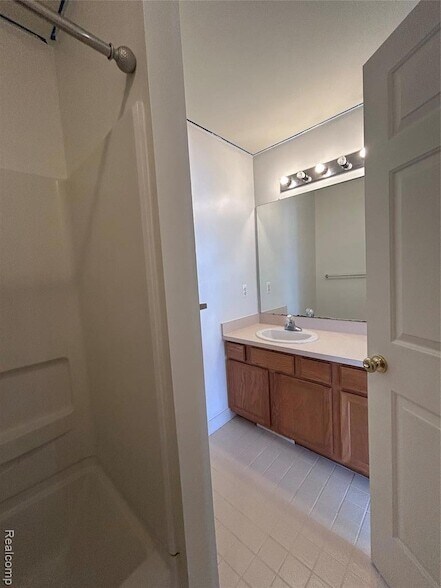 Building Photo - 551 Cherry Grove Rd